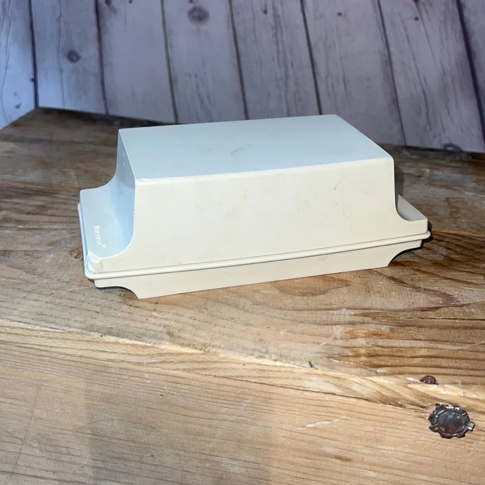 Blast from the past Vintage covered butter dish by Tupperware. Good cond…